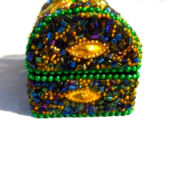 Handmade Green Gold Floral Jeweled Beaded Trinket Box 2"x1.5"x1.5" - Picture 3 of 5